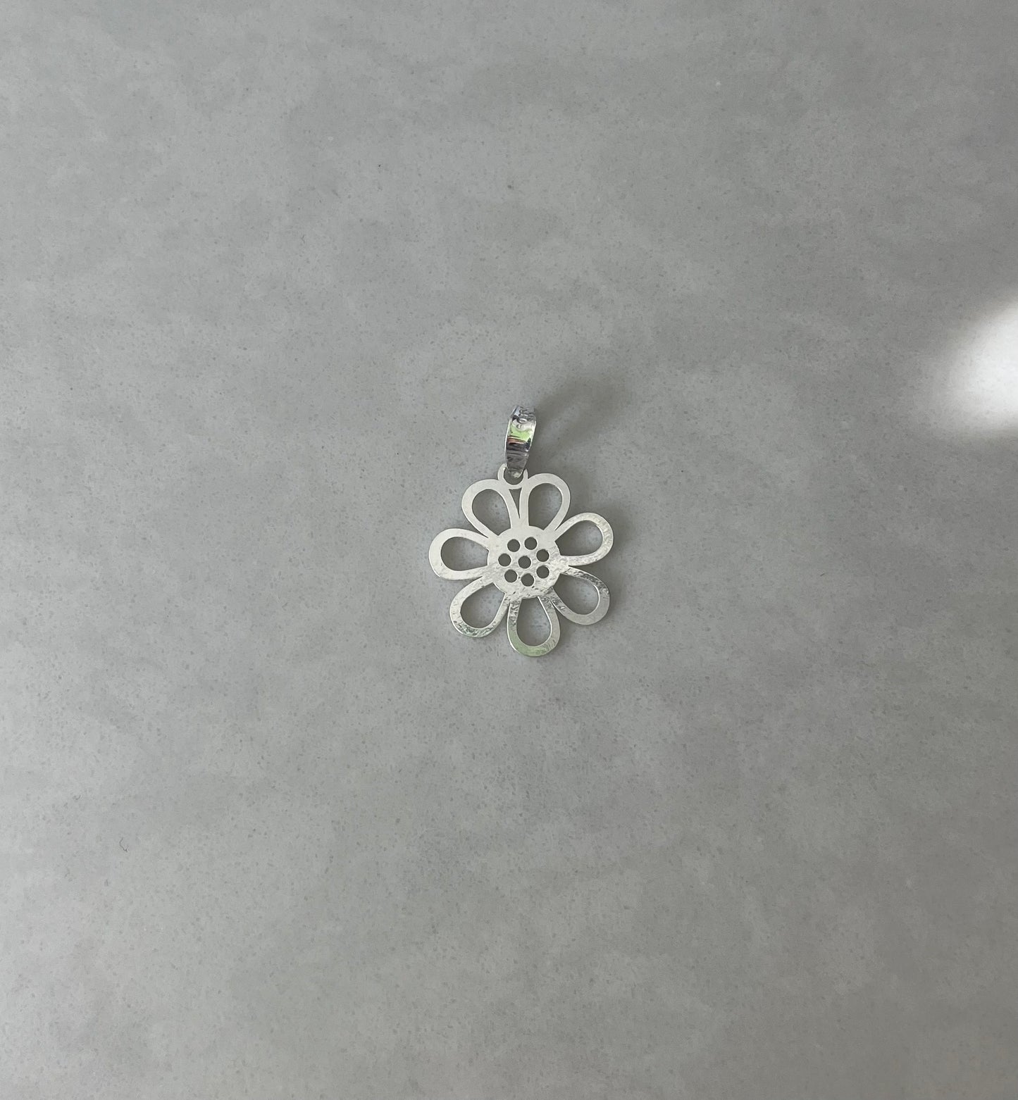 Daisy Outline Charm